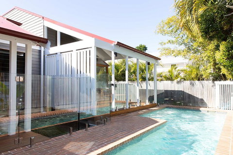 Bacchus - Accommodation Newcastle 2