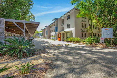 Baden 61 - Rainbow Shores, Air Conditioned Unit, Walk To Beach, Pool, Tennis Court - Accommodation Newcastle 1