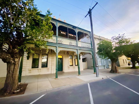 Balcony Level - Heygarth House - Port Of Echuca Townhouse - Accommodation Newcastle 2