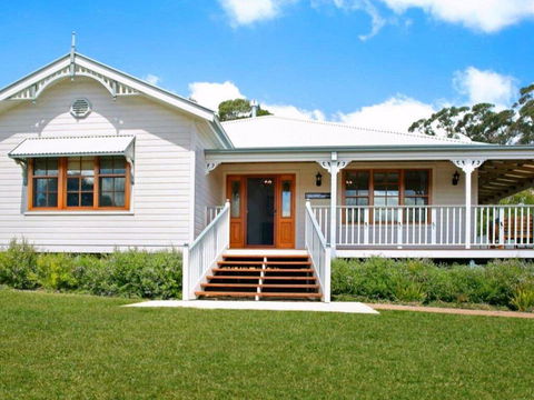 Ballogie Lodge - A Quality, Timeless Retreat - Accommodation Newcastle 0