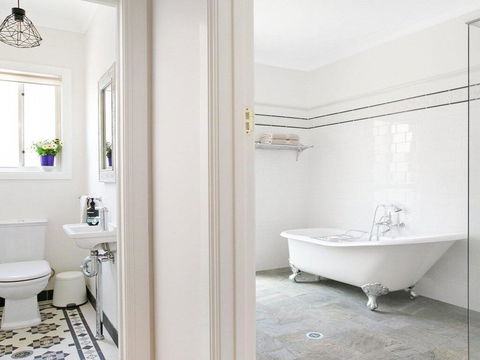 Ballogie Lodge - A Quality, Timeless Retreat - Accommodation Newcastle 1