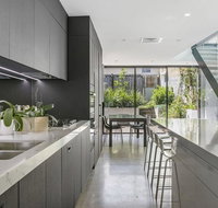 Balmain Bombshell Executive  Family Retreat - Accommodation Newcastle