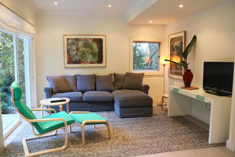 Balmoral Retreat A Garden Haven, 2 Min To Beach - Accommodation Newcastle 0