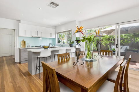 BANGALOW - MORNINGTON - Accommodation Newcastle 1