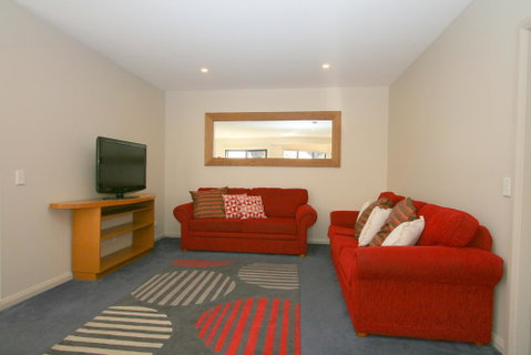 Banjos Way 1/23 Banjo Patterson Crescent - Accommodation Newcastle 1