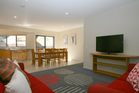 Banjos Way 1/23 Banjo Patterson Crescent - Accommodation Newcastle 2