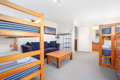 Barcoo - Accommodation Newcastle 2