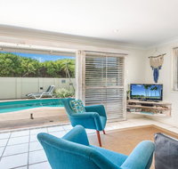 Barefoot in Lennox- WiFi - Foxtel - Pool - Accommodation Newcastle