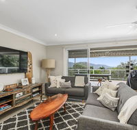 Barefoot Top Floor 32 Skyline Crescent Crescent Head - Accommodation Newcastle