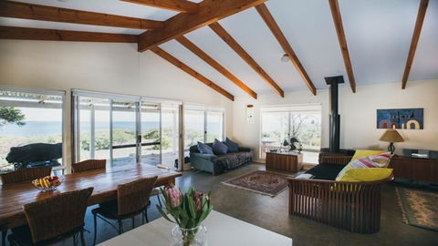 Bay Beach House - Accommodation Newcastle 0