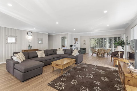 Bay Serene, 15 Mistral Close - Accommodation Newcastle 0