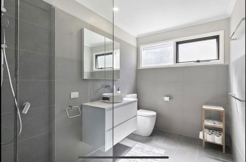 Bay Views Lorne - Accommodation Newcastle 3