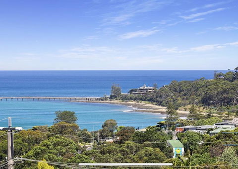 Bay Views Lorne - Accommodation Newcastle 1