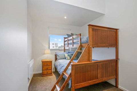 BAY VUE - Top Floor Apartment, Amazing Views! - Accommodation Newcastle 1