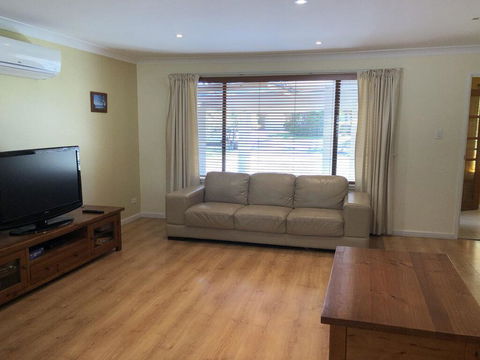 Baydream' 13 Pirralea Parade - Pet Friendly, Aircon, Boat Parking - Accommodation Newcastle 2