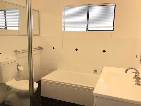 Baydream' 13 Pirralea Parade - Pet Friendly, Aircon, Boat Parking - Accommodation Newcastle 1