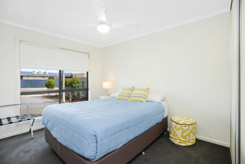 Bayside - Accommodation Newcastle 3