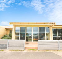 Bayview no 2 - Next to the Beach - Accommodation Newcastle
