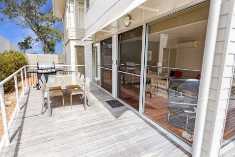 Beach 2 - Waterfront Villa And Beach - Accommodation Newcastle 2