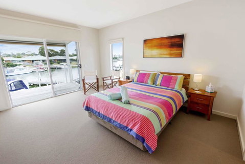 Beach 2 - Waterfront Villa And Beach - Accommodation Newcastle 1