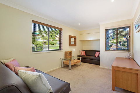 Beach Breakers Apartment - Stunning Views - Accommodation Newcastle 3