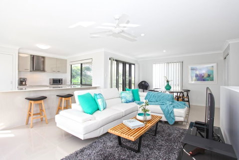 Beach Breeze Holiday House - Accommodation Newcastle 0