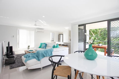Beach Breeze Holiday House - Accommodation Newcastle 3