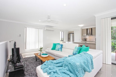 Beach Breeze Holiday House - Accommodation Newcastle 1