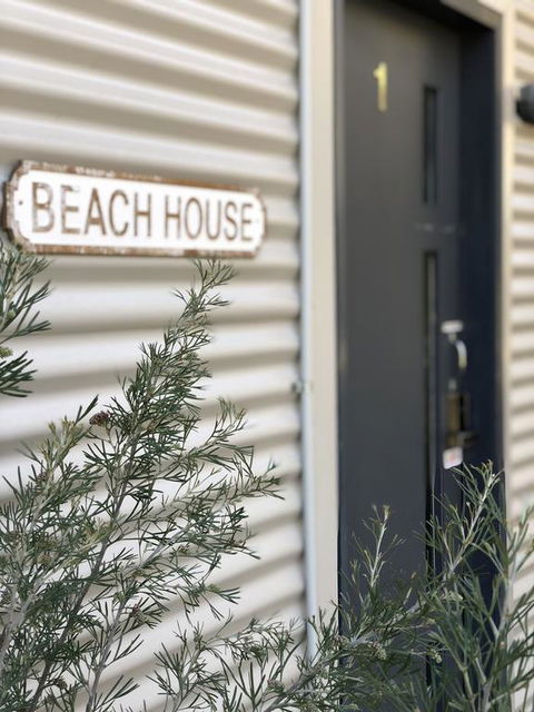 Beach Holiday Apartments - Accommodation Newcastle 3