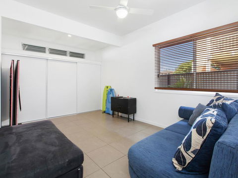 BEACH HOUSE ON PEARL - Accommodation Newcastle 2