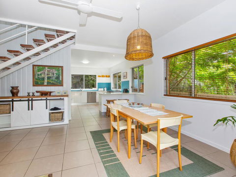BEACH HOUSE ON PEARL - Accommodation Newcastle 1