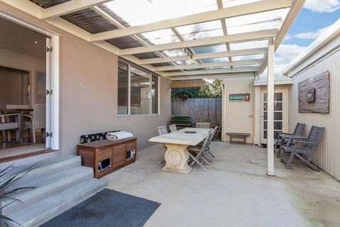 Beach Road Classic 3-10 - Accommodation Newcastle 0