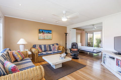 Beach Road Classic 3-10 - Accommodation Newcastle 1