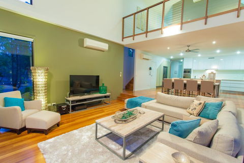 Beach Road Holiday Homes - Accommodation Newcastle 0