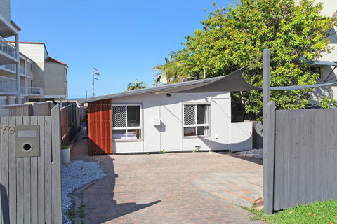 BEACH, SHOPS & FABULOUS VACATION HOME! - Accommodation Newcastle 1