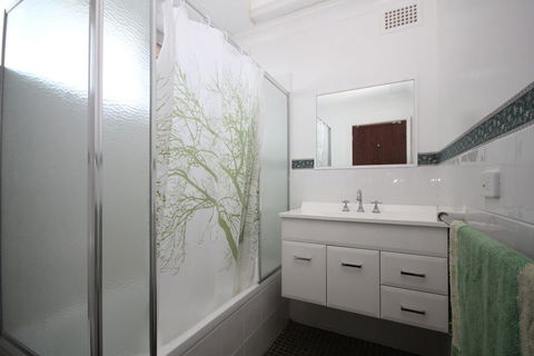 BEACHFRONT 3- 3/12 Bundella Ave LC - Accommodation Newcastle 2
