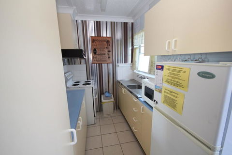 BEACHFRONT 3- 3/12 Bundella Ave LC - Accommodation Newcastle 1