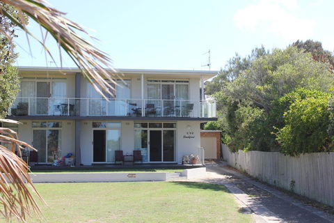 BEACHFRONT 3- 3/12 Bundella Ave LC - Accommodation Newcastle 3