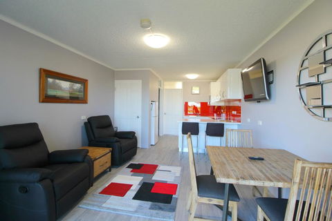 Beachfront 4, 25 Willow Street - Accommodation Newcastle 2