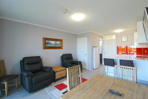 Beachfront 4, 25 Willow Street - Accommodation Newcastle 1