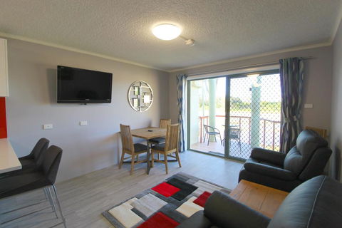 Beachfront 4, 25 Willow Street - Accommodation Newcastle 3