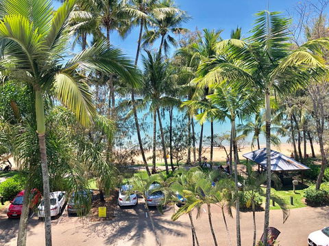 Beachfront Apartment- Paringa - Accommodation Newcastle 2