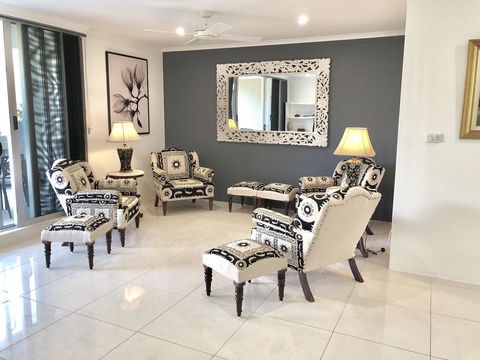 Beachfront Apartment- Paringa - Accommodation Newcastle 0