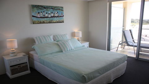 Beachpoint 302 - On The Beach! - Accommodation Newcastle 3