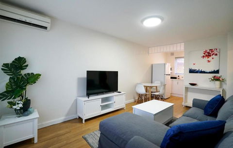 Rivervale Cosy Stunner Sleeps 2 - Accommodation Newcastle 3
