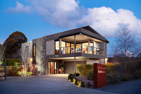 Retreat Lake Daylesford - Free Wifi - Accommodation Newcastle 0