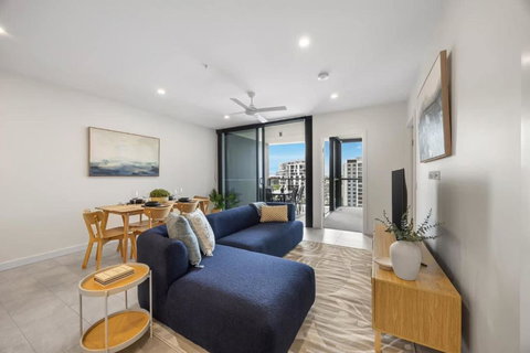 Rivello Apartments - Free Secure Car Park, 6km To City, Ferry Terminal, Eat Street, Rooftop Pool, Sauna, Portside Dinning - Accommodation Newcastle 2