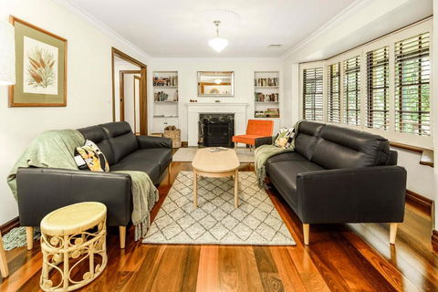 Redgum-Retreat, 4Bdrm Sleeps 8 Wildlife - Accommodation Newcastle 3