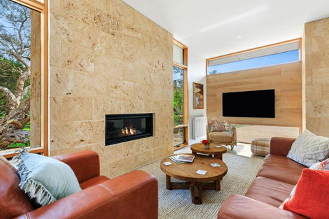 REFRESH At Lonnie - Accommodation Newcastle 0