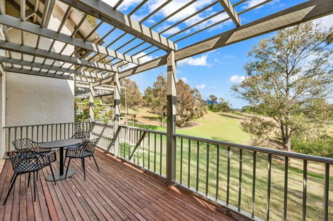 Refreshing Valley Escape - Accommodation Newcastle 0